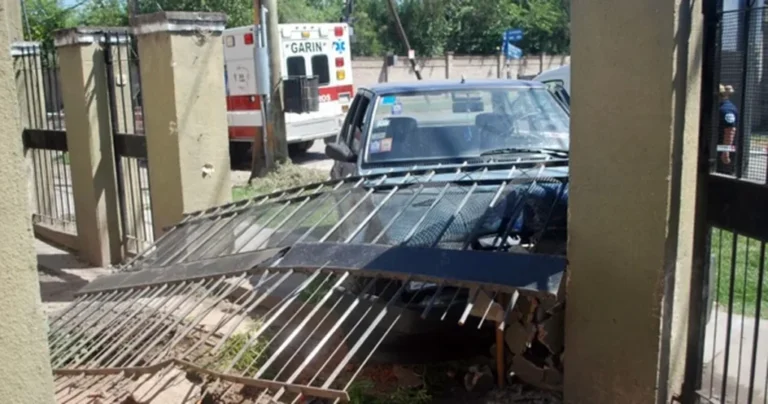 Urgencias 24 hs en portones automáticos: qué hacer y cuándo llamar a un técnico